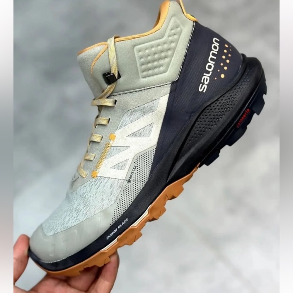 Salomon outpulse mit gtx gorotex Athletic Shoes - Gray and Tan